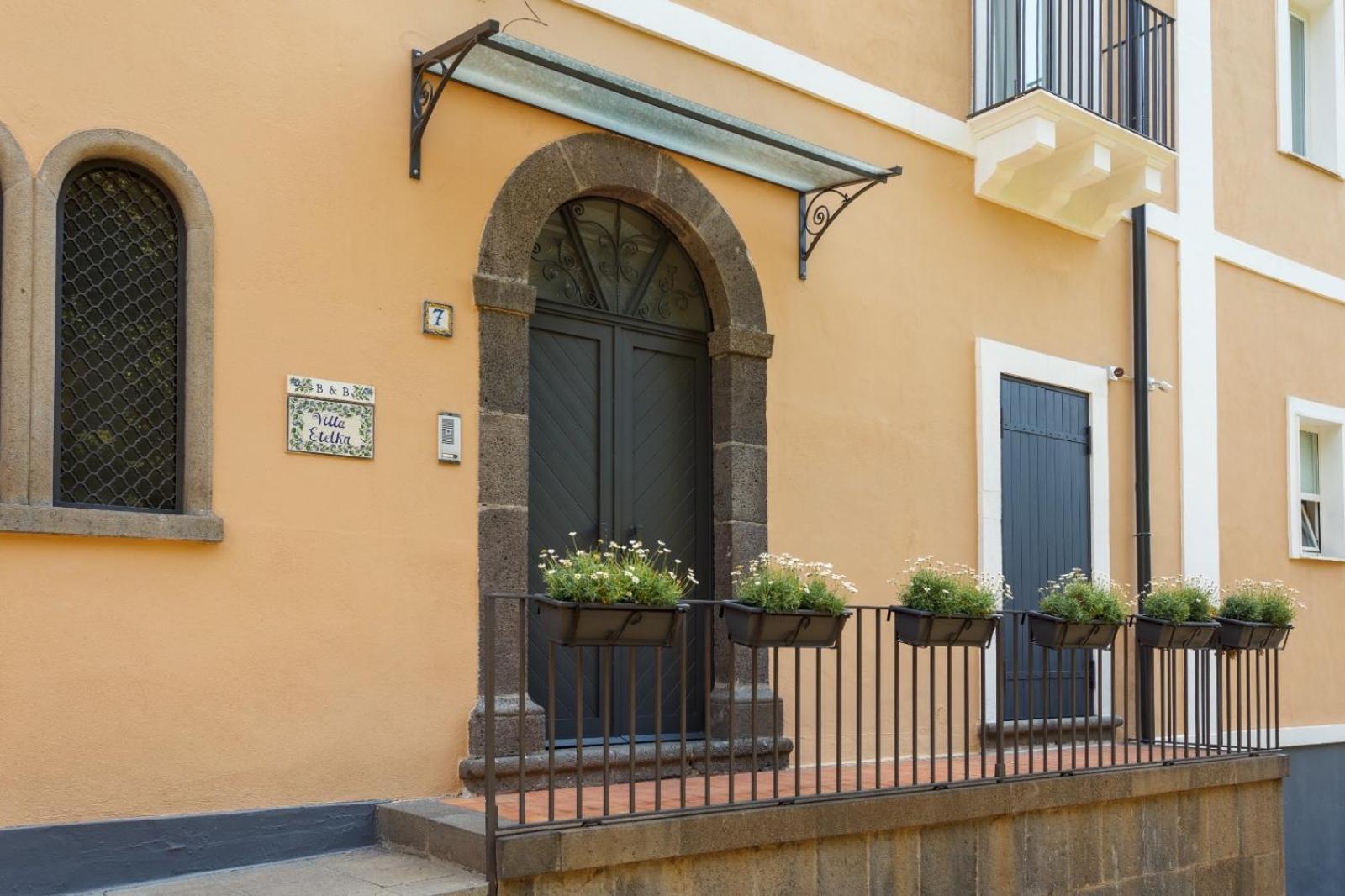 B&B Villa Etelka Ачи Костелло Экстерьер фото