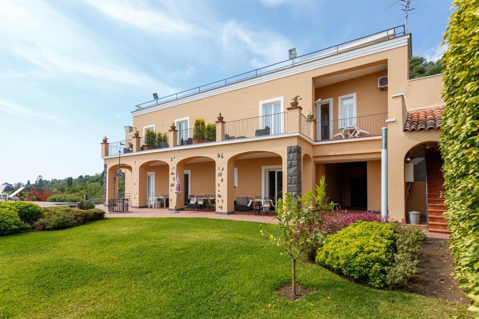 B&B Villa Etelka Ачи Костелло Экстерьер фото